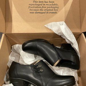 Clarks Women's Warren Slip-On Loafer Black 8.5 W